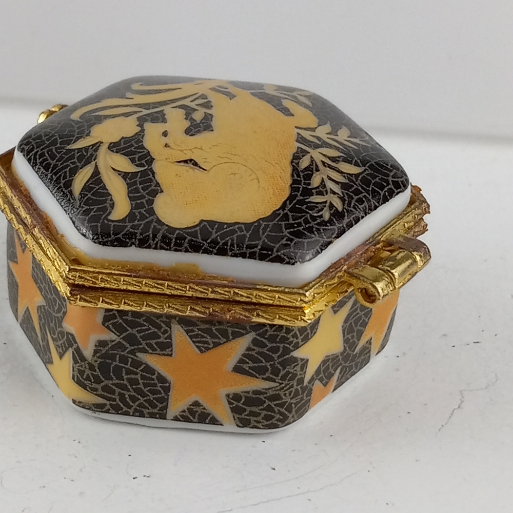 Porcelain Keepsake Container - Picture 3 of 8